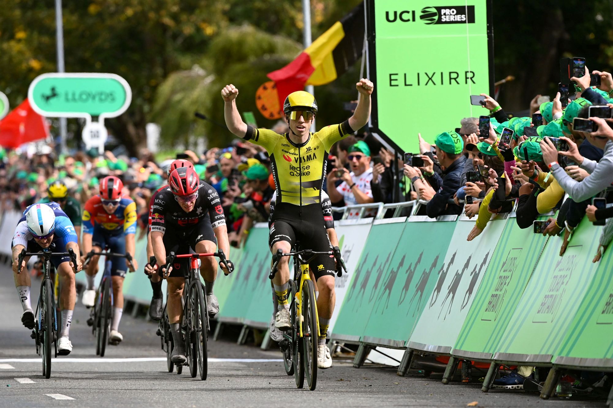 Stage 3_Matthew Brennan wins stage three in Ampthill (Credit SWpix.com).jpg